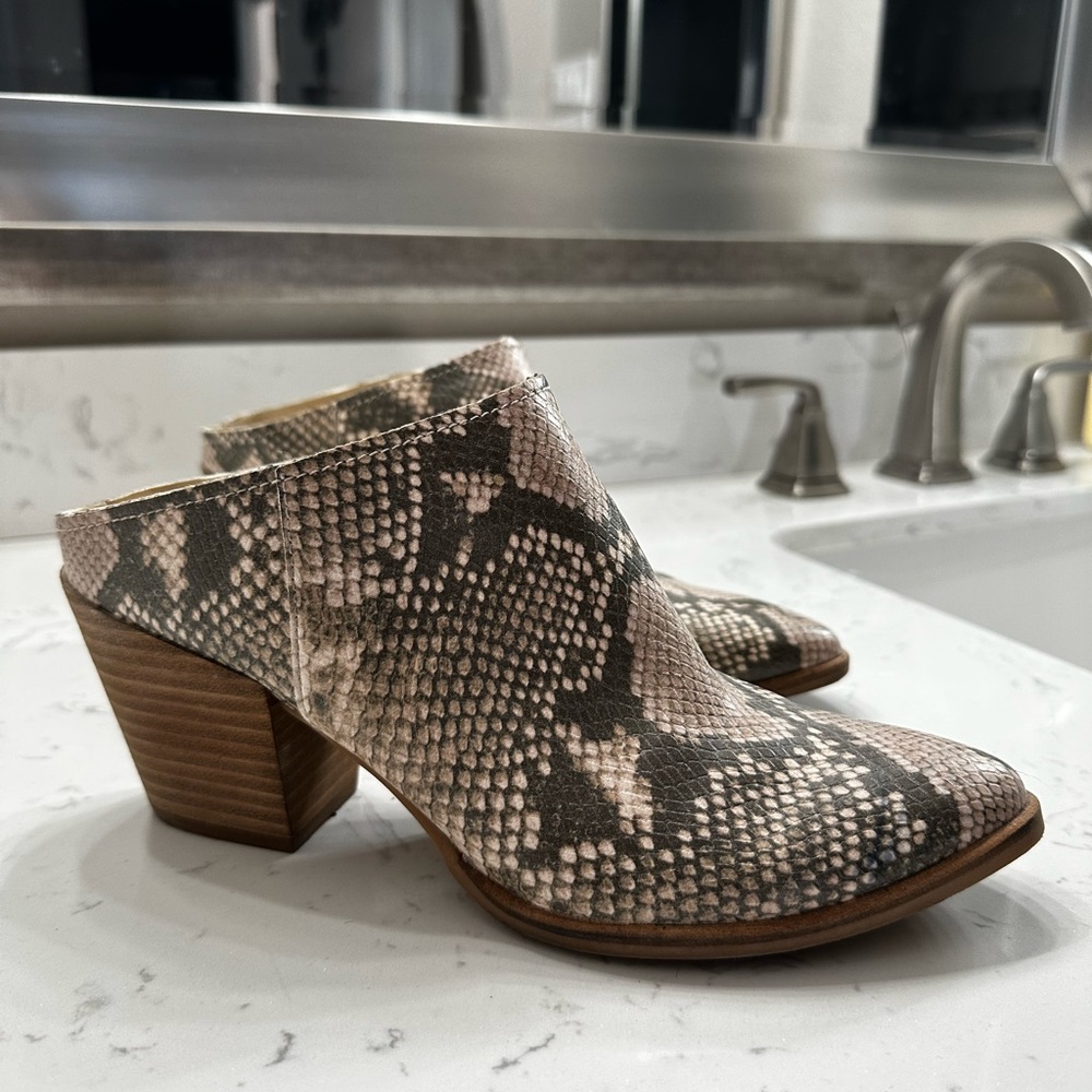 Dolce Vita Mules
